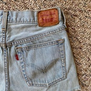 501 Levi’s denim cutoff shorts light blue wash